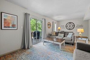 Una Smart TV, una chimenea