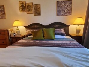 2 Schlafzimmer, Schreibtisch, Bügeleisen/Bügelbrett, Reisekinderbett