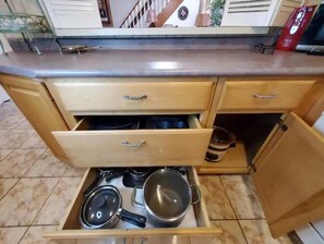 Fridge, microwave, oven, stovetop - Texas Retreat Near I-10 (Channelview)