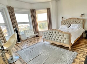 5 Schlafzimmer, Schreibtisch, Bügeleisen/Bügelbrett, WLAN