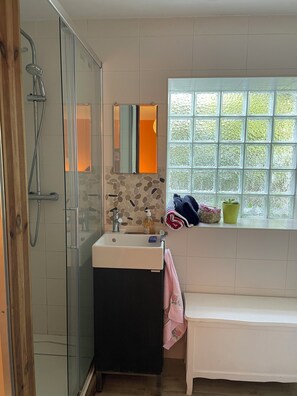 Hair dryer, towels, soap, shampoo
