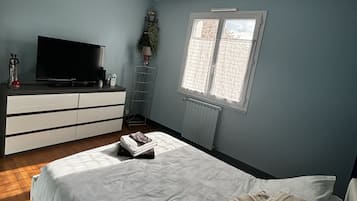 1 slaapkamer, een strijkplank/strijkijzer, gratis wifi, beddengoed