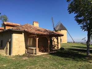 Exterior - 4 Bedroom Private vacation home in Montpezat (Montpezat)