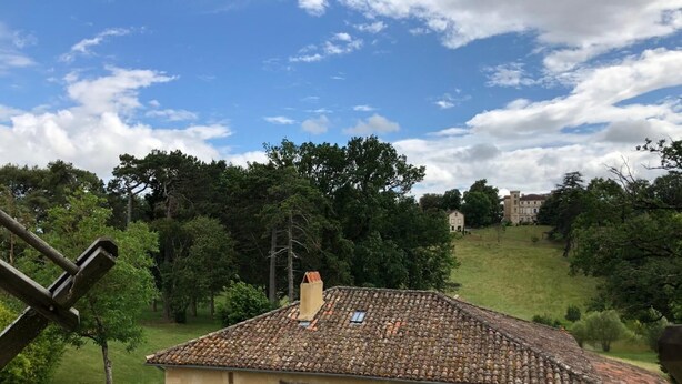 A rustic house with a tiled roof, a chimney, and a small porch area. - 4 Bedroom Private vacation home in Montpezat (Montpezat)