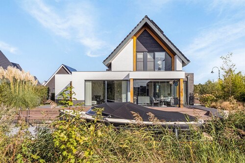 Luxus-Ferienhaus direkt am Wasser