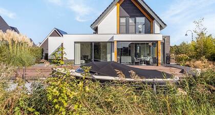 Luxus-Ferienhaus direkt am Wasser