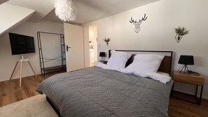 2 bedrooms, travel cot, free WiFi, bed sheets