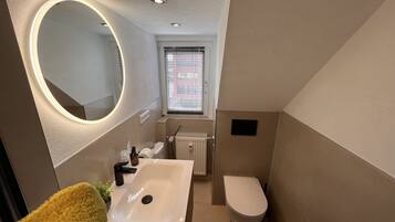 Handtücher, Seife, Shampoo, Toilettenpapier