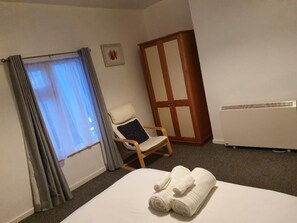 1 bedroom, desk, iron/ironing board, WiFi - Private Double Bedrooms near Nottingham City (Radford)
