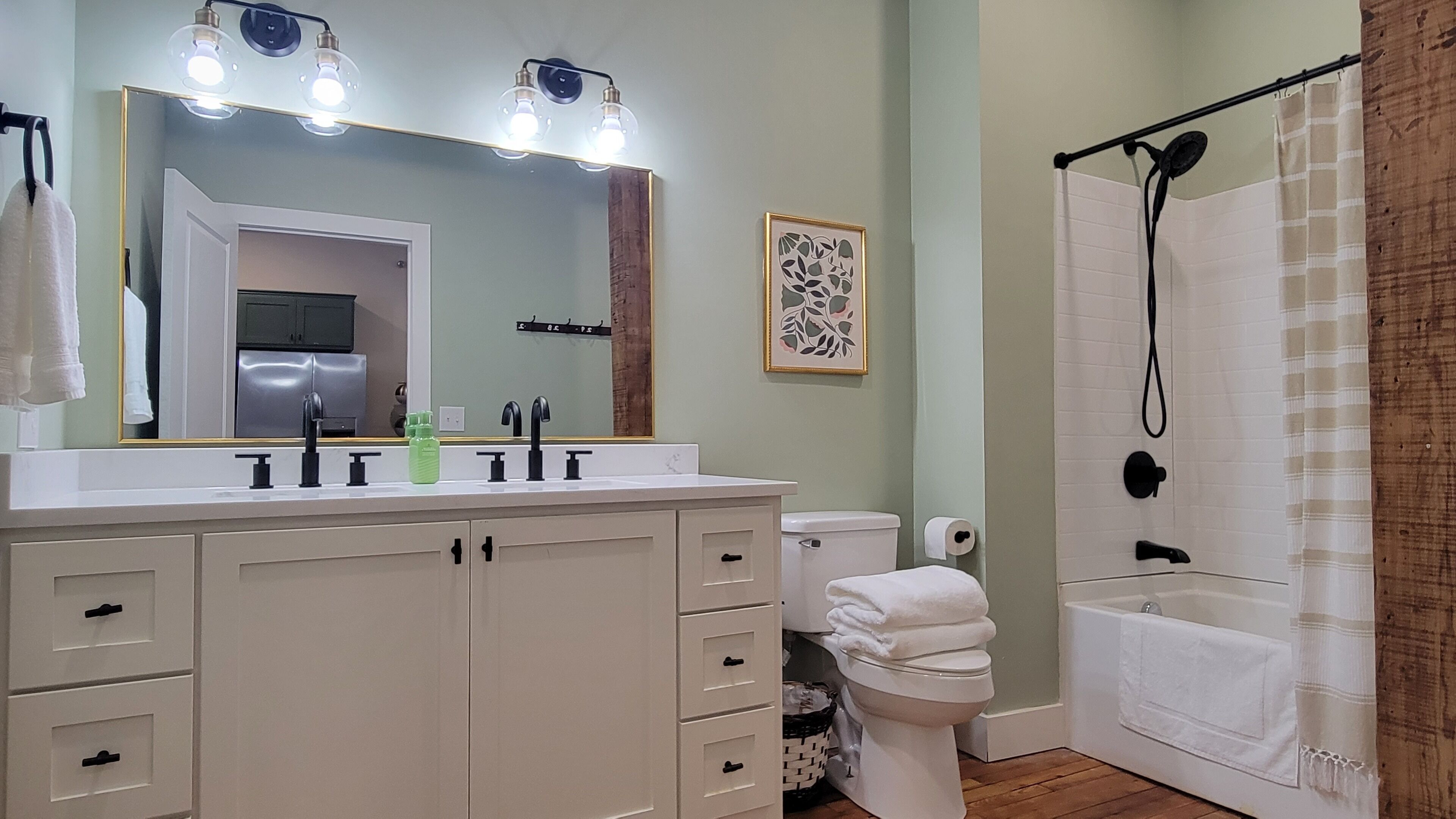 Hårføner, håndklær, såpe og sjampo