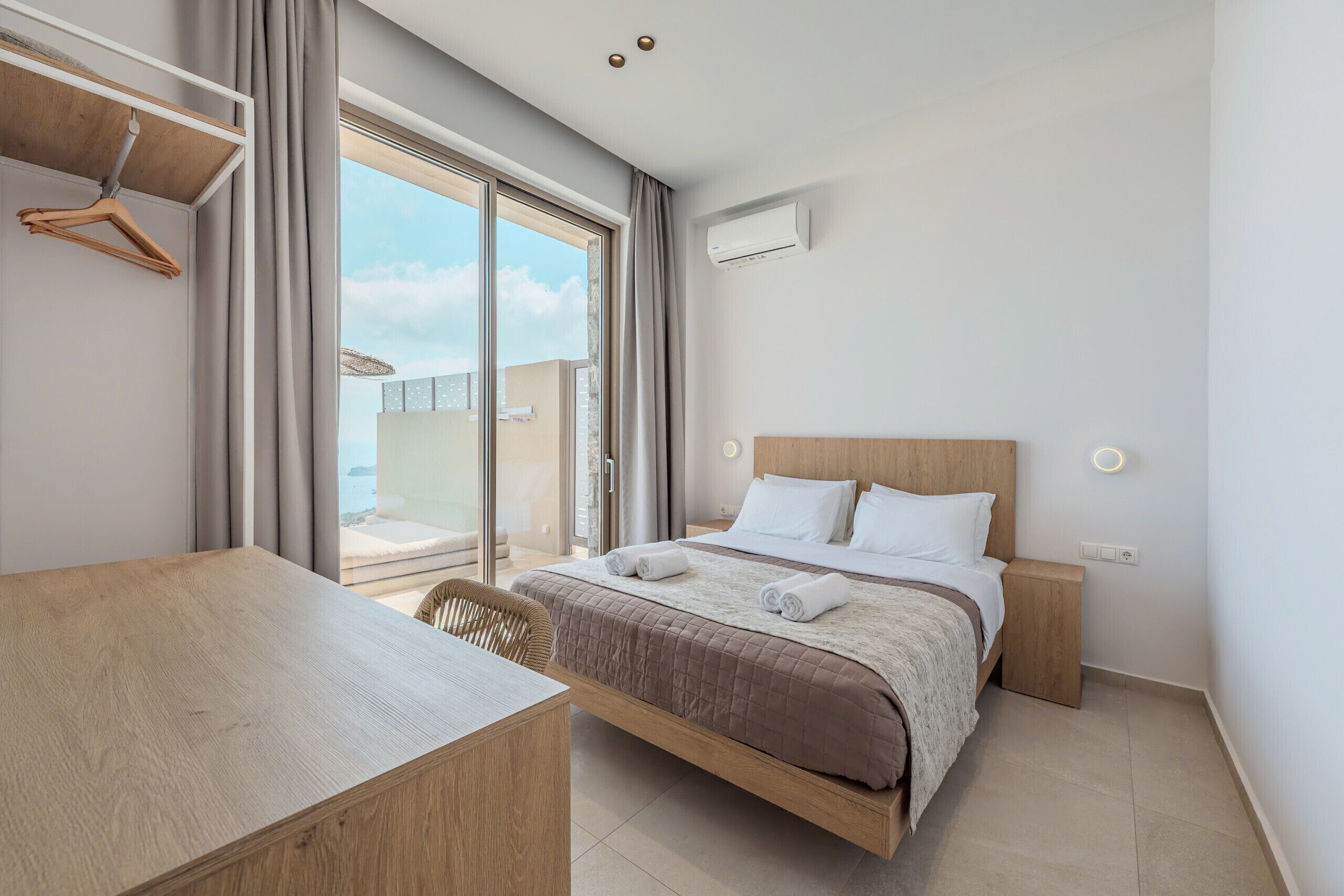 1 bedroom, in-room safe, iron/ironing board, WiFi (free)