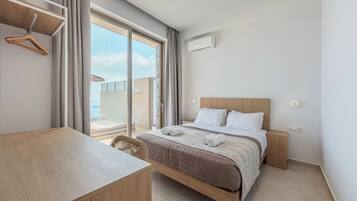 1 bedroom, in-room safe, iron/ironing board, WiFi (free)