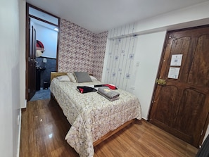 1 bedroom, iron/ironing board, WiFi, bed sheets - Fully equipped studio with kitchen; ideal for long stays. (Trujillo)