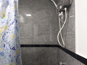 Hair dryer, towels, soap, shampoo - Fully equipped studio with kitchen; ideal for long stays. (Trujillo)