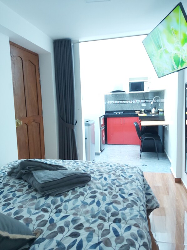 1 bedroom, iron/ironing board, WiFi, bed sheets - Fully equipped studio with kitchen; ideal for long stays. (Trujillo)