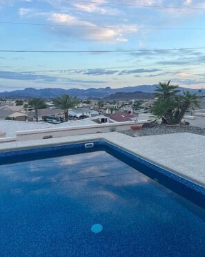 Outdoor pool - Home w/ mountain views! Pool, Boat/RV parking (Lake Havasu City)