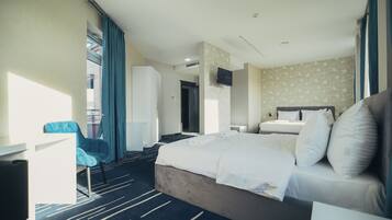 Familien-Vierbettzimmer, Balkon | Kostenloses WLAN