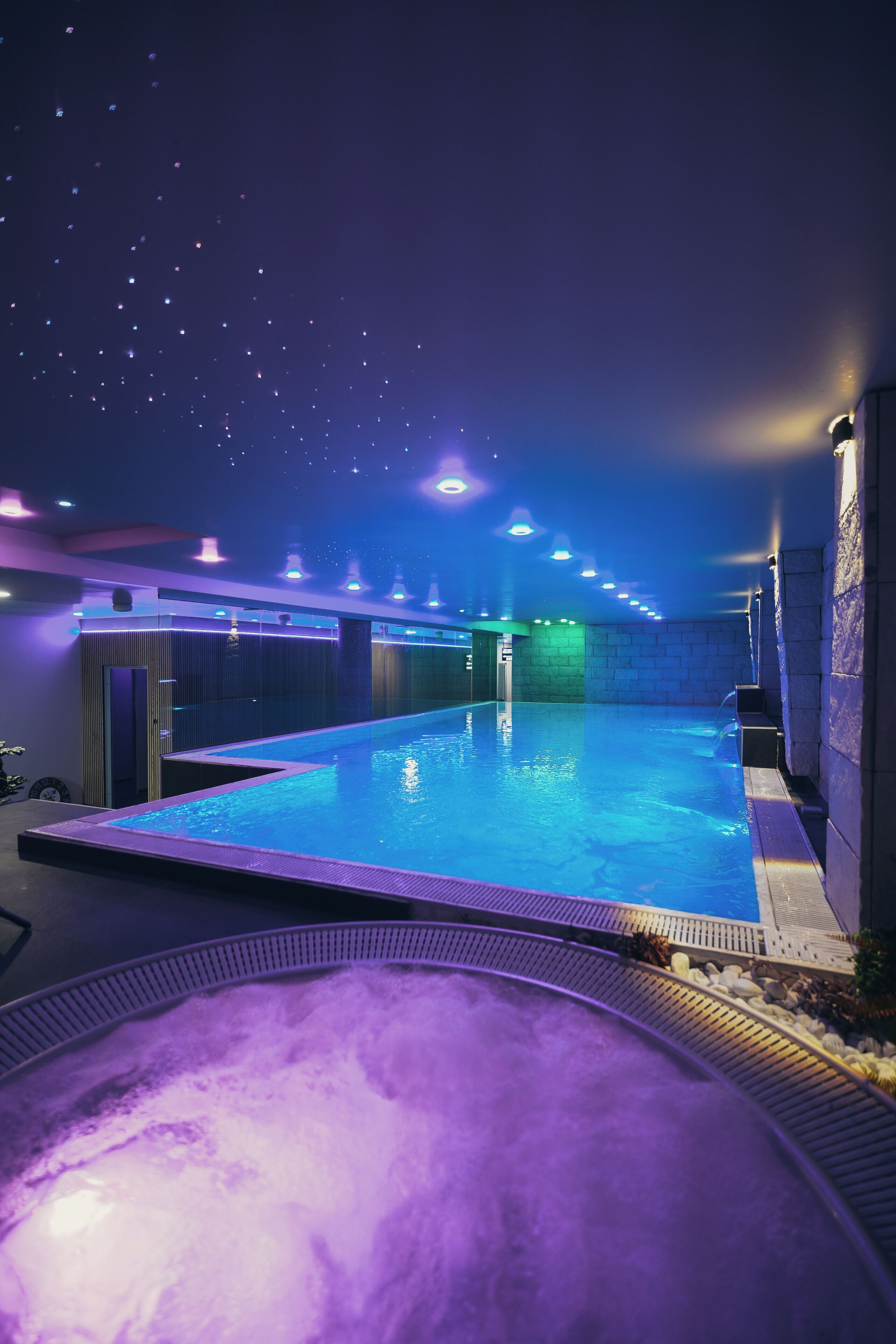 Sauna, vasca idromassaggio, bagno turco, massaggi con le pietre calde