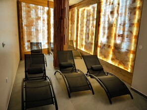 Sauna, poreallas, höyrysauna, kuumakivihierontaa, syväkudoshierontaa