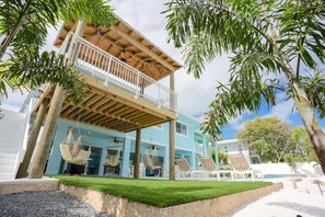 Property grounds - 'The SaltyLime' 6 Bed 6 Bath Luxury Waterfront Pool Dock Commercial Ice Machine
 (Marathon)