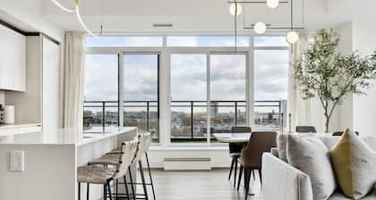 Luxury, Privacy, Perfection in Leslieville!