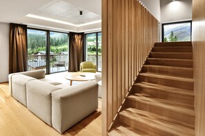 Swiss, Departamento Prestigio, 3 habitaciones | Área de sala de estar | Smart TV de 55 pulgadas con canales digitales 