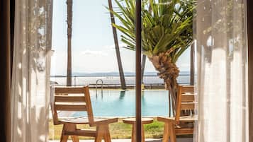 Exclusieve kamer, uitzicht op zwembad, uitzicht op zee | Uitzicht vanuit de kamer