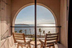 Deluxe Double Room | Premium bedding, minibar, in-room safe, soundproofing