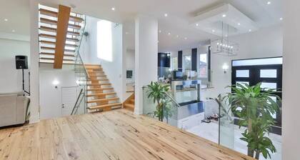 Deluxe Room in the luxury house near Yorkdale Mall