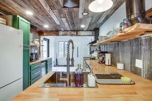 Fridge, microwave, oven, stovetop - Waterfront Duluth Cabin w/ Deck & River View! (Duluth)