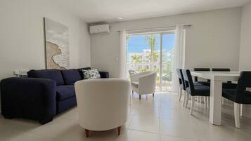 Apartment, 3 Bedrooms, Accessible, Balcony | Dining