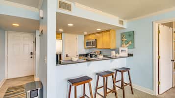 Coffee/tea maker, fridge, microwave, oven