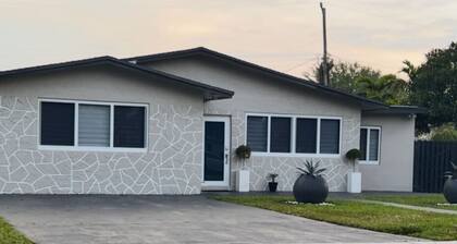 King Bed, 3 miles to Stadium