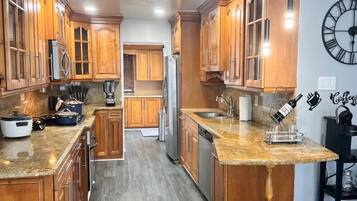 Coffee/tea maker, fridge, microwave, oven
