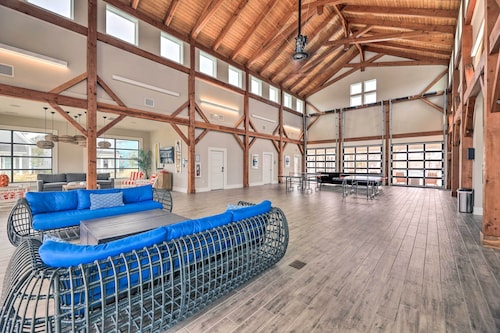 Coastal Beaufort Abode - Pool Access, Near Beaches
