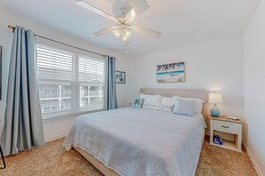 2 slaapkamers, een strijkplank/strijkijzer, internet, beddengoed