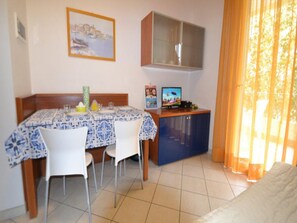 Apartment, 1 Schlafzimmer, Balkon, Gartenblick | Esszimmer
