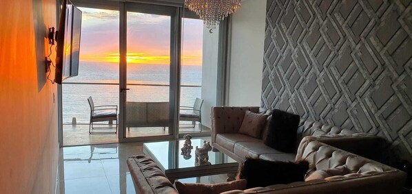 Smart TV - Luxury Oceanview Apartment in Mazatlan (Mazatlán)