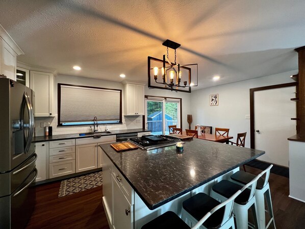 冷蔵庫、電子レンジ、オーブン、食器洗い機