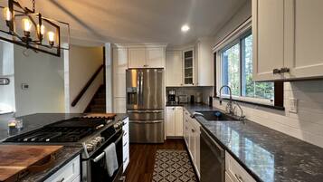 Peti sejuk, ketuhar gelombang mikro, ketuhar