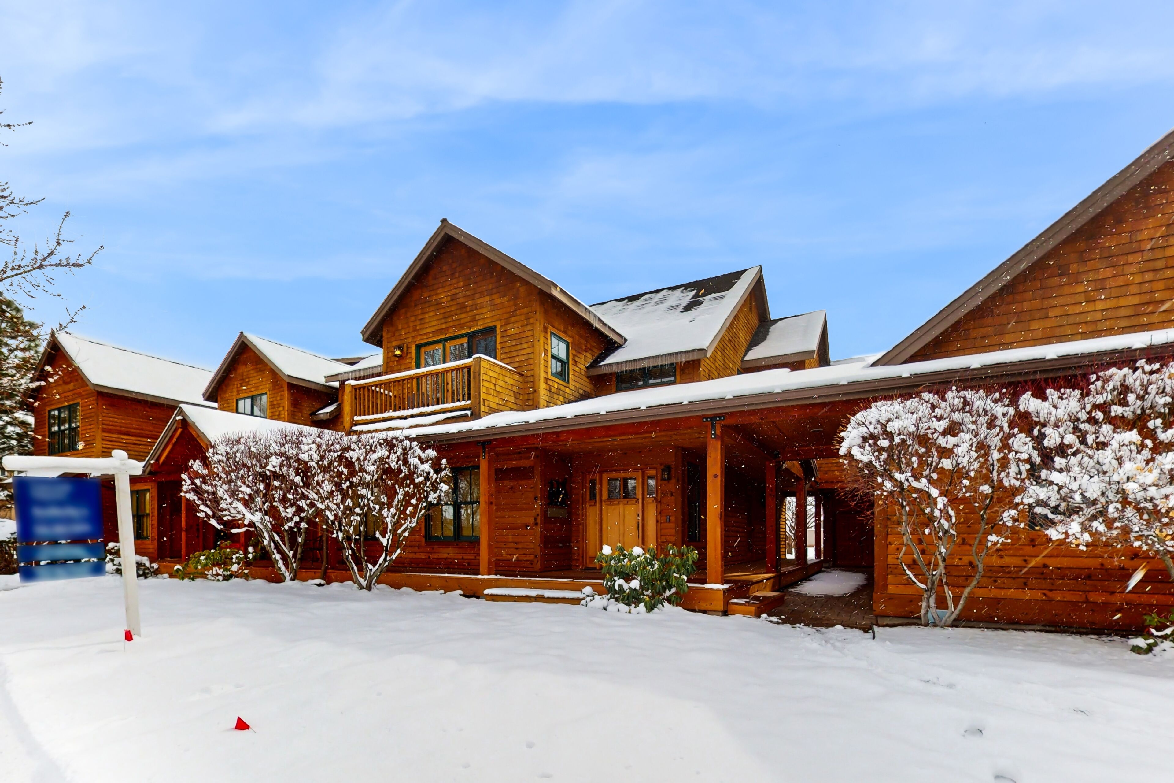 Dog-friendly condo with 3 balconies, seasonal pool & hot tub, fireplace, grill