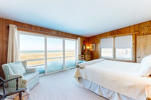 3 عدّة غرف نوم ومكواة/لوح كي وخدمة الإنترنت وملاءات أسرّة