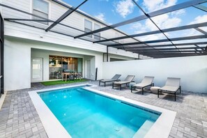 Piscina all'aperto, una piscina riscaldata