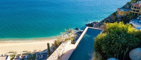 Liegestühle, Strandtücher