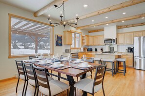 Fridge, microwave, oven, stovetop - Private Hot Tub! Pool Table, Mountain Views, Ski Shuttle close by! (Big Sky)