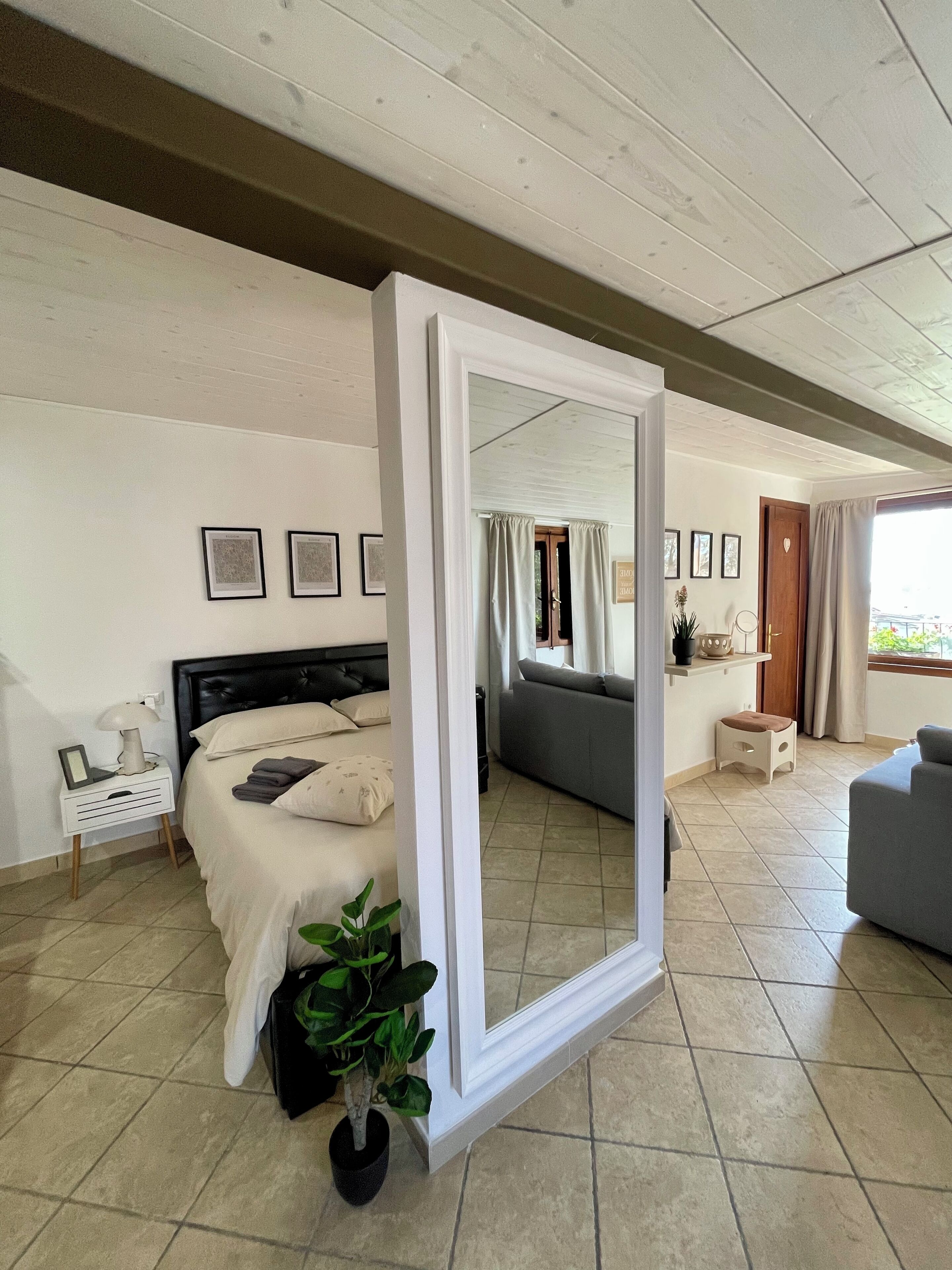 1 slaapkamer, een strijkplank/strijkijzer, gratis wifi, beddengoed