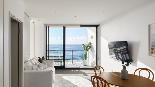 Nalu - holiday apartment overlooking Newcastle Beach