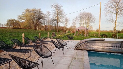 Le Houx Bleu:  Charming 3 star cottage with pool & private jacuzzi