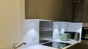 Unclassified image, 2 of 28, button - Phoenix 2 Bedroom Apartment in london (London)
