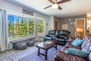 Smart TV, fireplace, DVD player, table football - Yosemite Forks/Bass Lake - Sugar Pine Retreat (Oakhurst)